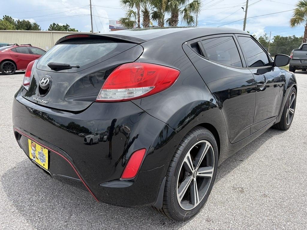 Hyundai Veloster Base 2013