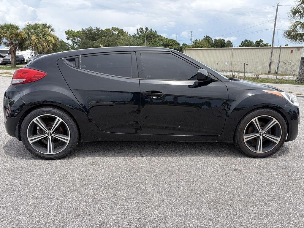 Hyundai Veloster Base 2013
