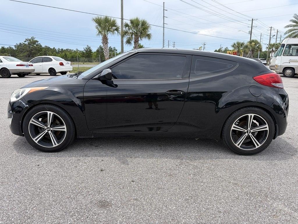 Hyundai Veloster Base 2013