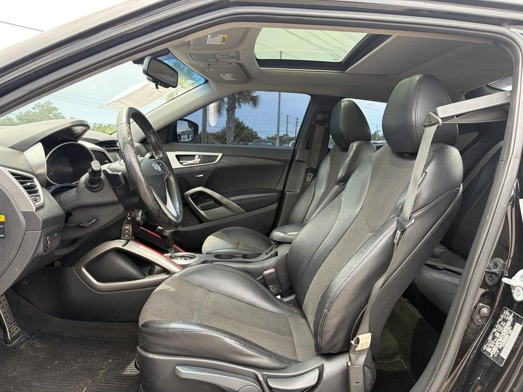 Hyundai Veloster Base 2013
