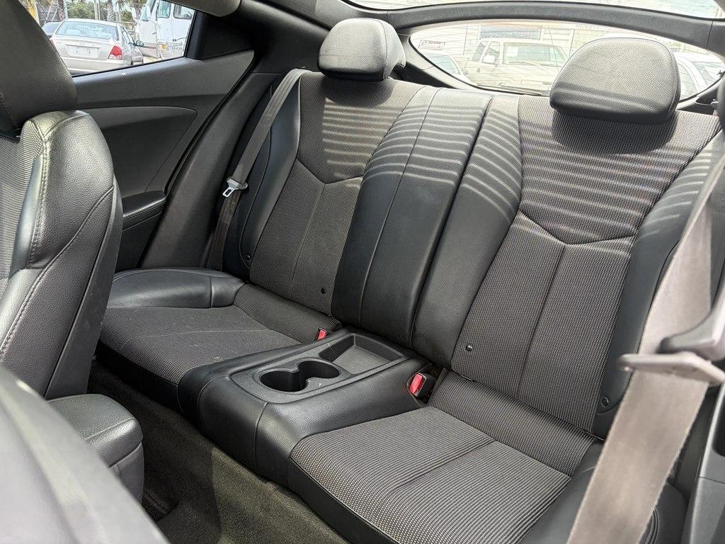 Hyundai Veloster Base 2013