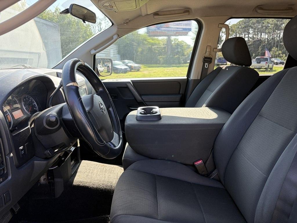 Nissan Titan XE Crew Cab 2WD SWB 2010