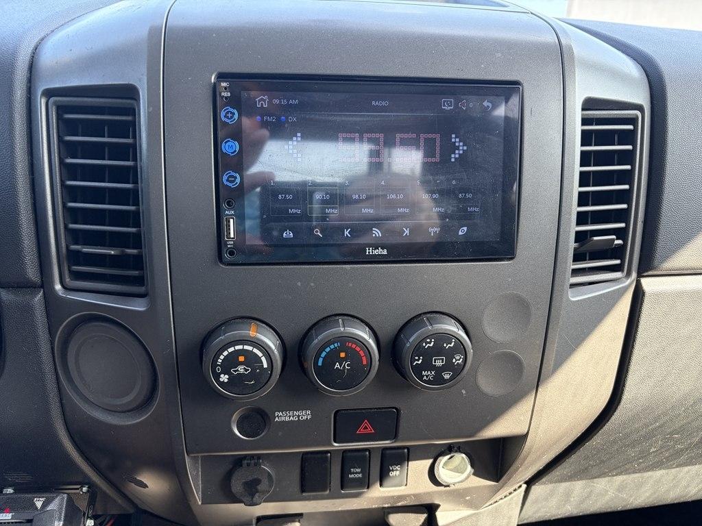 Nissan Titan XE Crew Cab 2WD SWB 2010