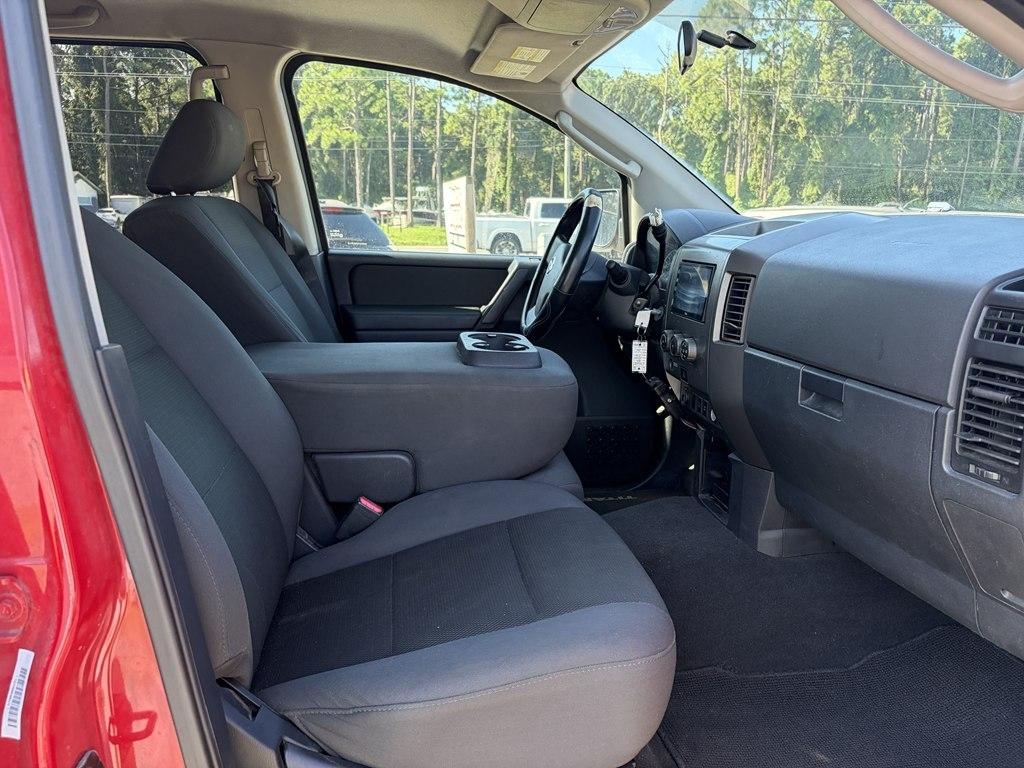 Nissan Titan XE Crew Cab 2WD SWB 2010