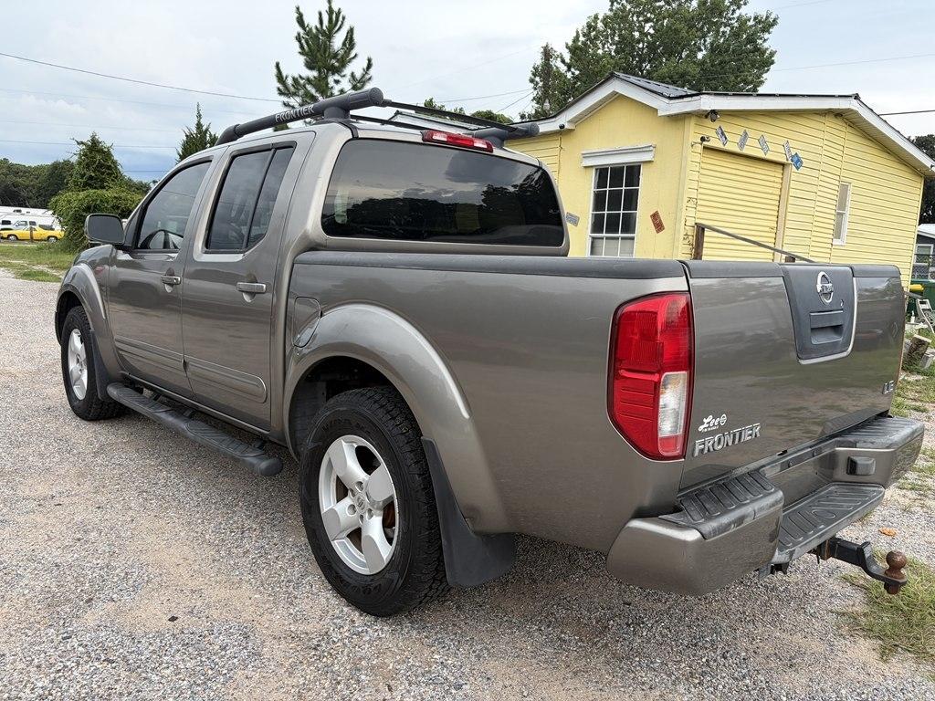 Nissan Frontier LE Crew Cab 2WD 2005