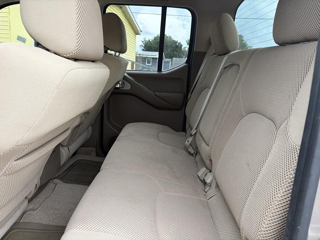 Nissan Frontier LE Crew Cab 2WD 2005