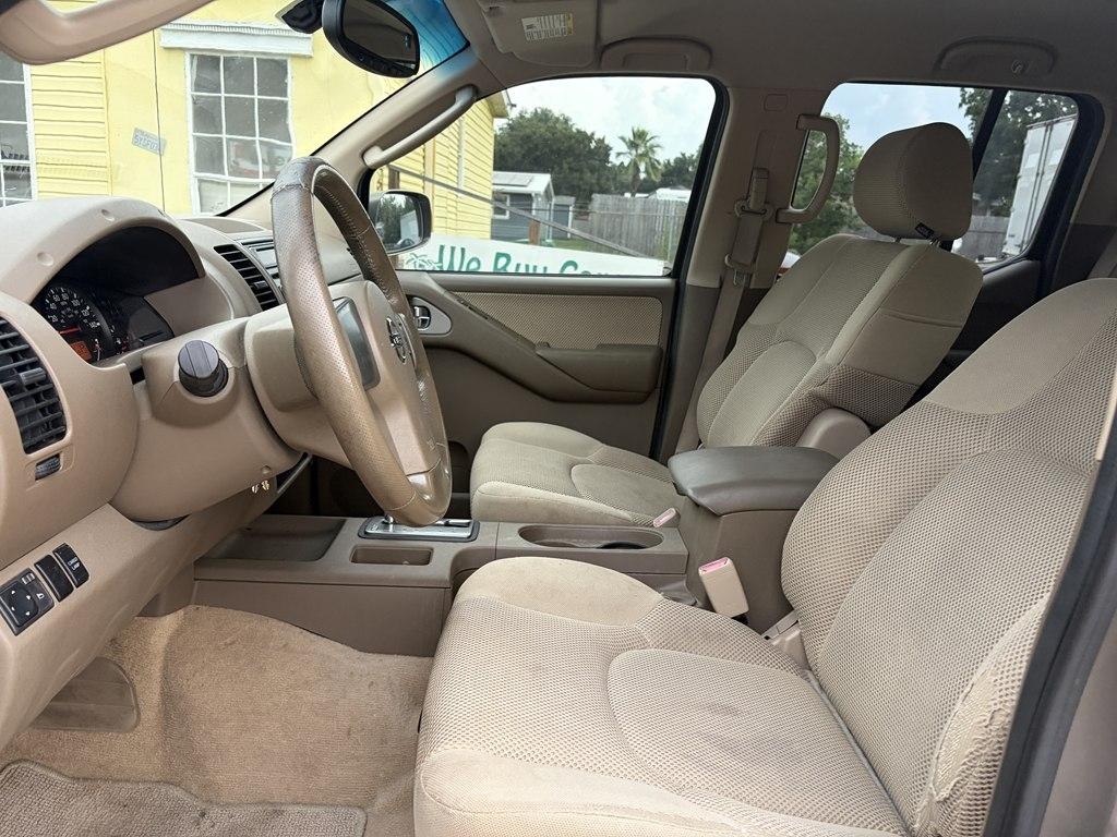 Nissan Frontier LE Crew Cab 2WD 2005