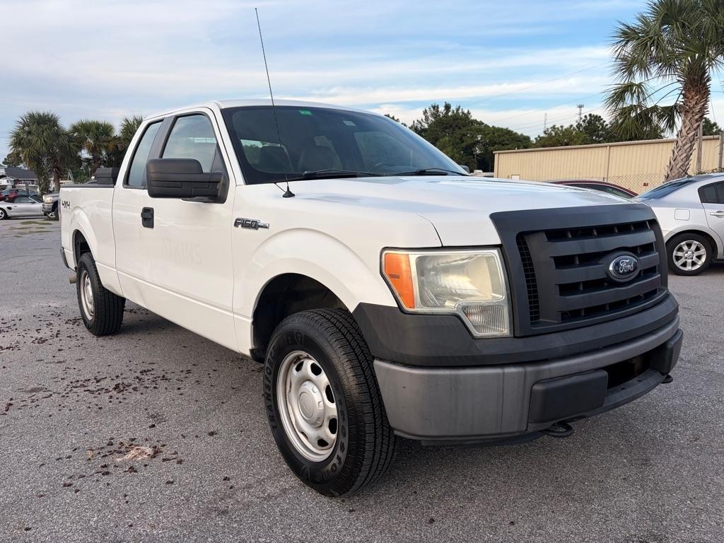Ford F-150 XL SuperCab 8-ft. Bed 4WD 2012