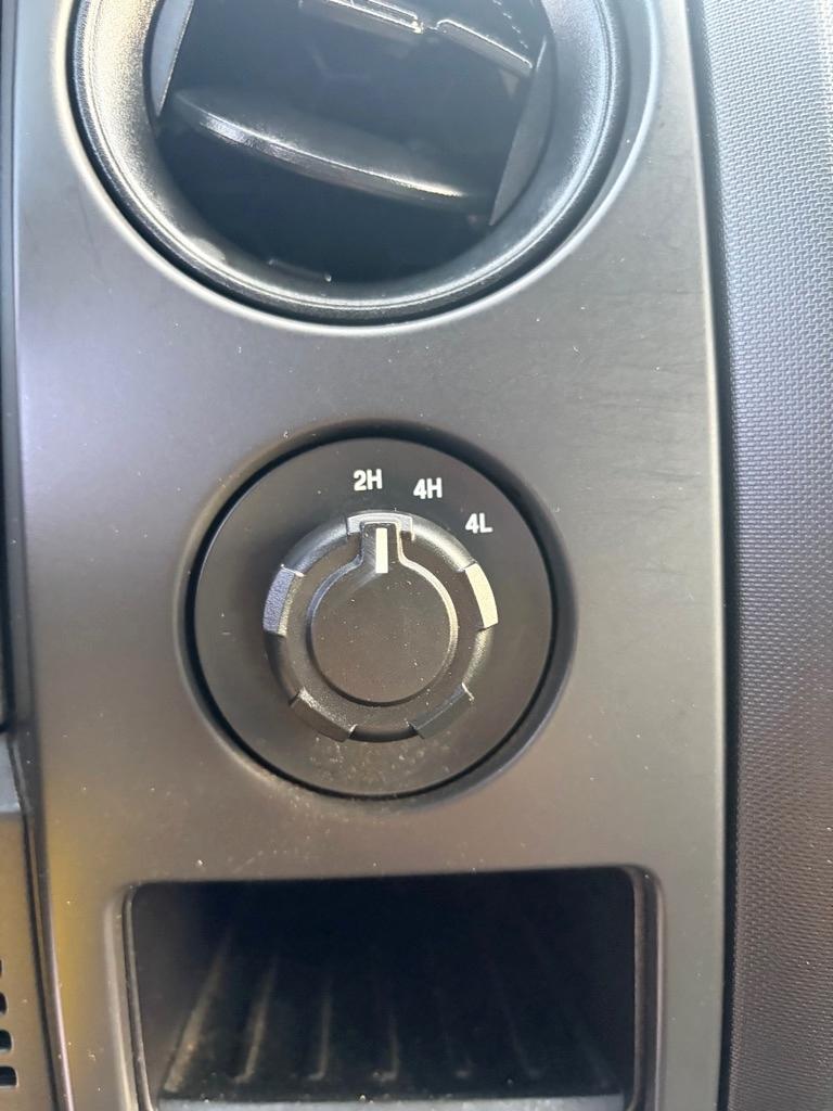 Ford F-150 XL SuperCab 8-ft. Bed 4WD 2012