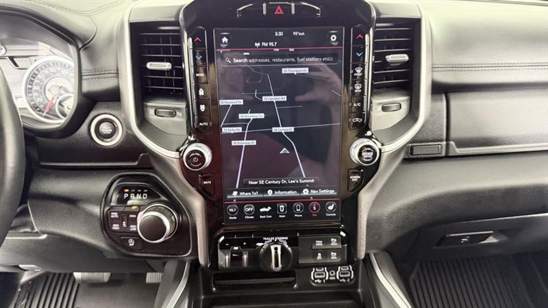 RAM 1500 Big Horn 4x4 Crew Cab 5'7" Box 2021