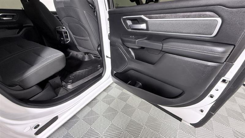 RAM 1500 Big Horn 4x4 Crew Cab 5'7" Box 2021