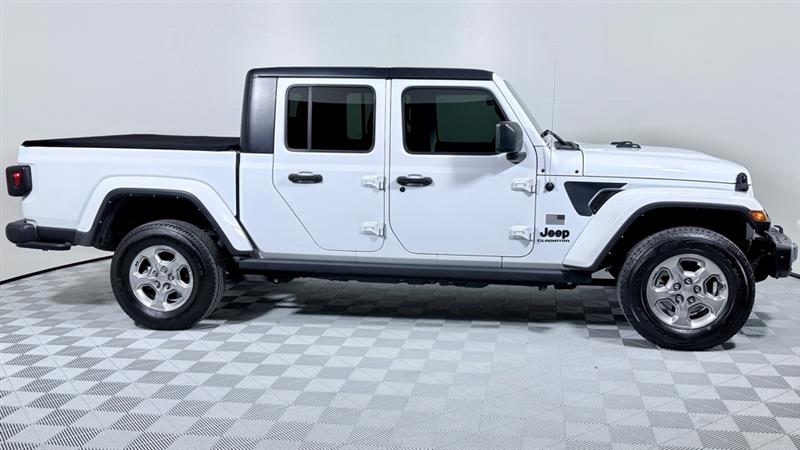 2021 Jeep Gladiator Freedom photo 2