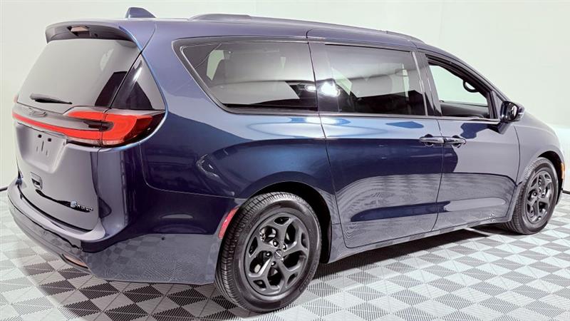 2021 Chrysler Pacifica Hybrid Touring L photo 3