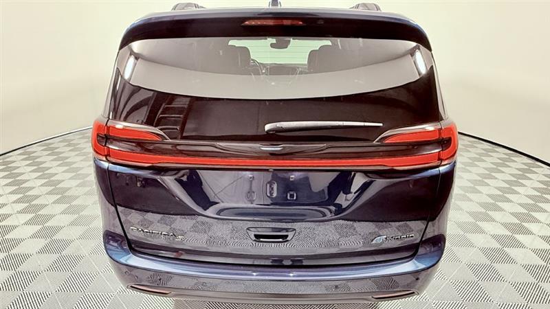 2021 Chrysler Pacifica Hybrid Touring L photo 4