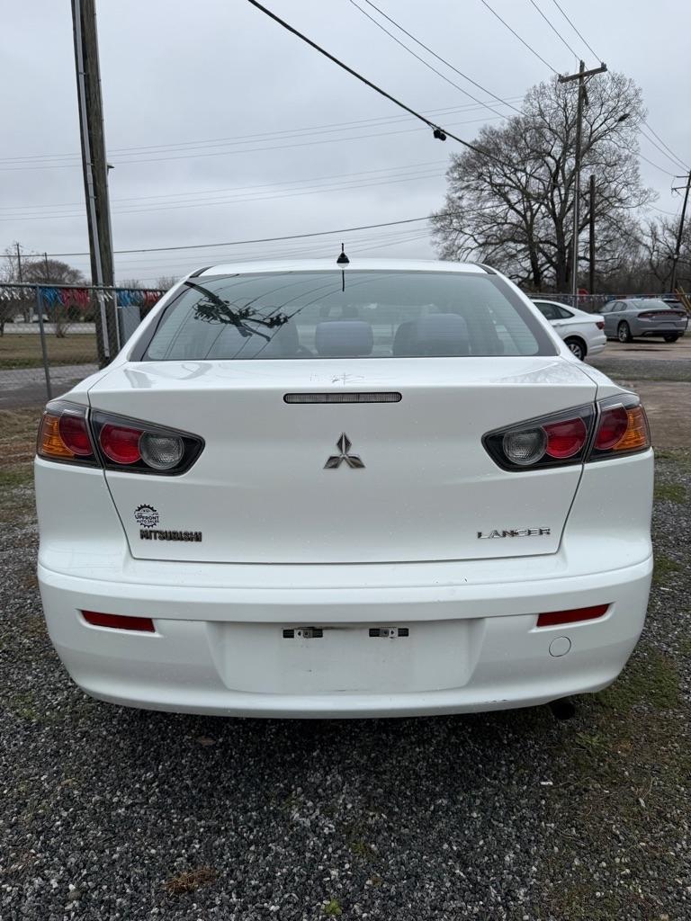 Mitsubishi Lancer ES 5M 2015