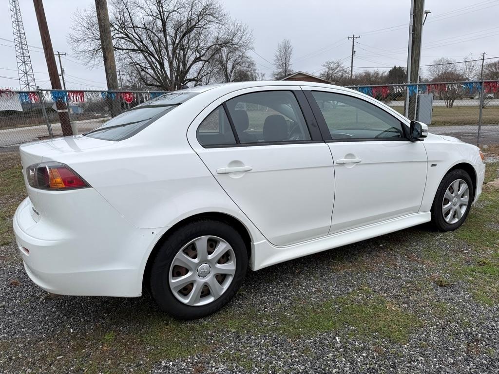 Mitsubishi Lancer ES 5M 2015
