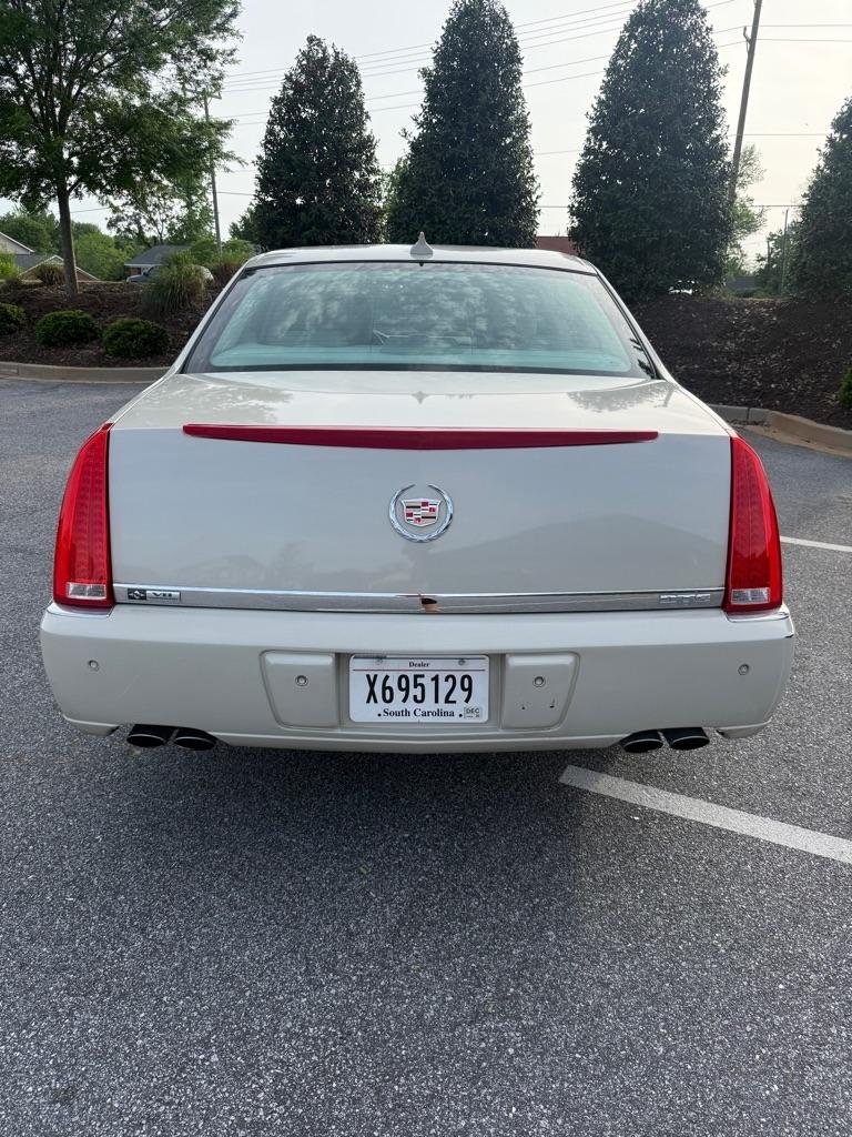 Cadillac DTS Premium w/ Navi 2011