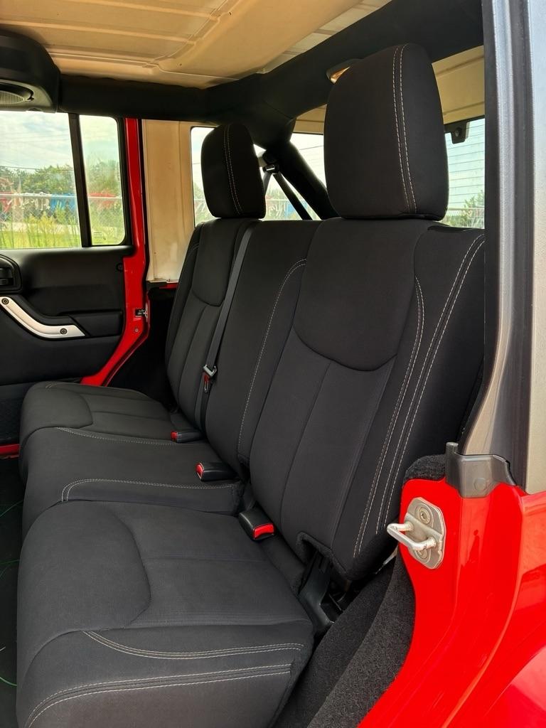 Jeep Wrangler Unlimited Sahara 4WD 2013