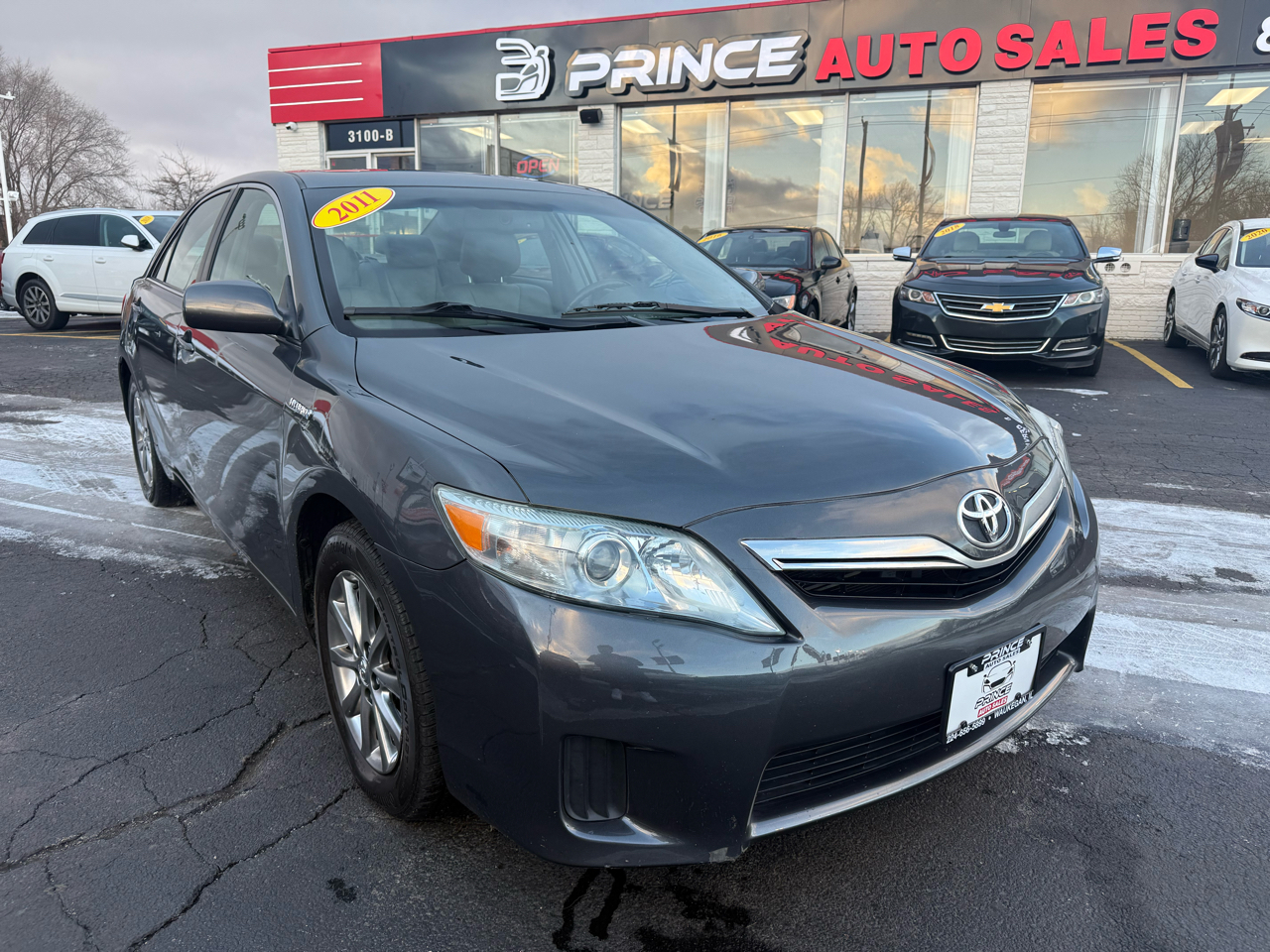 Toyota Camry Hybrid Sedan 2011