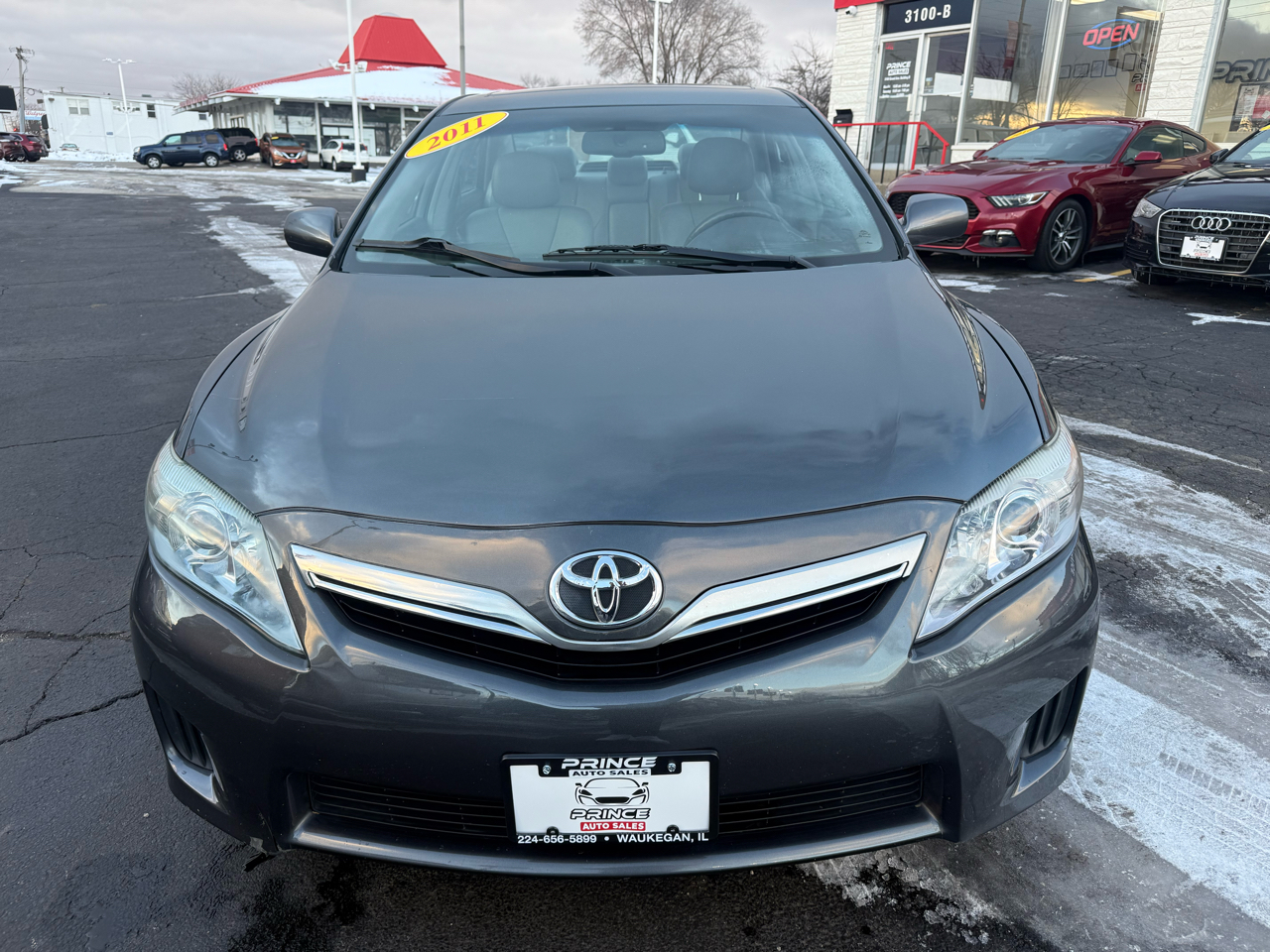 Toyota Camry Hybrid Sedan 2011