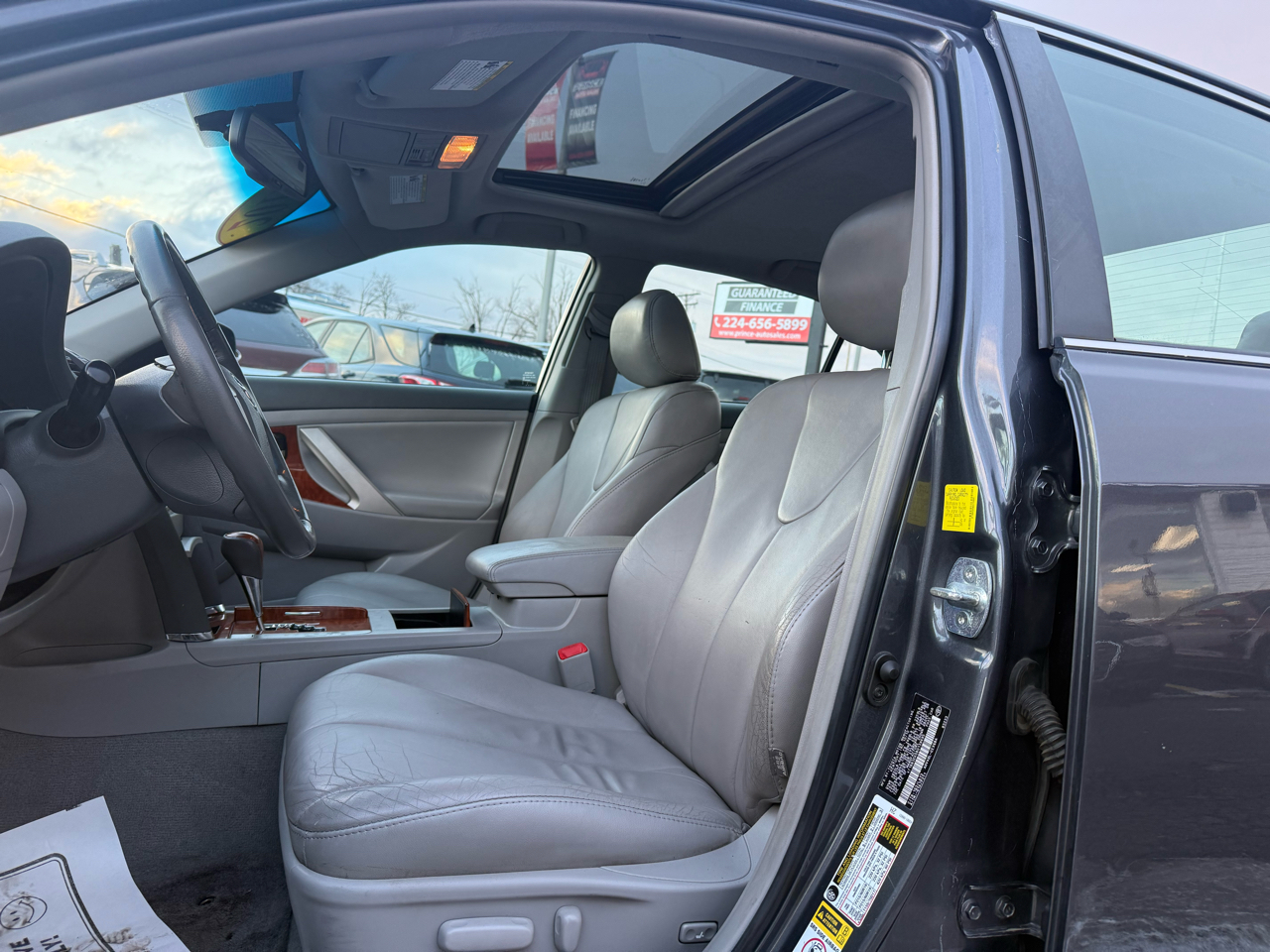 Toyota Camry Hybrid Sedan 2011