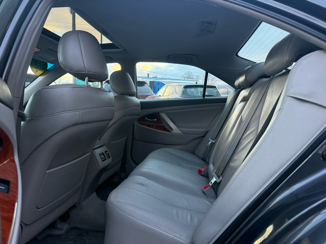 Toyota Camry Hybrid Sedan 2011