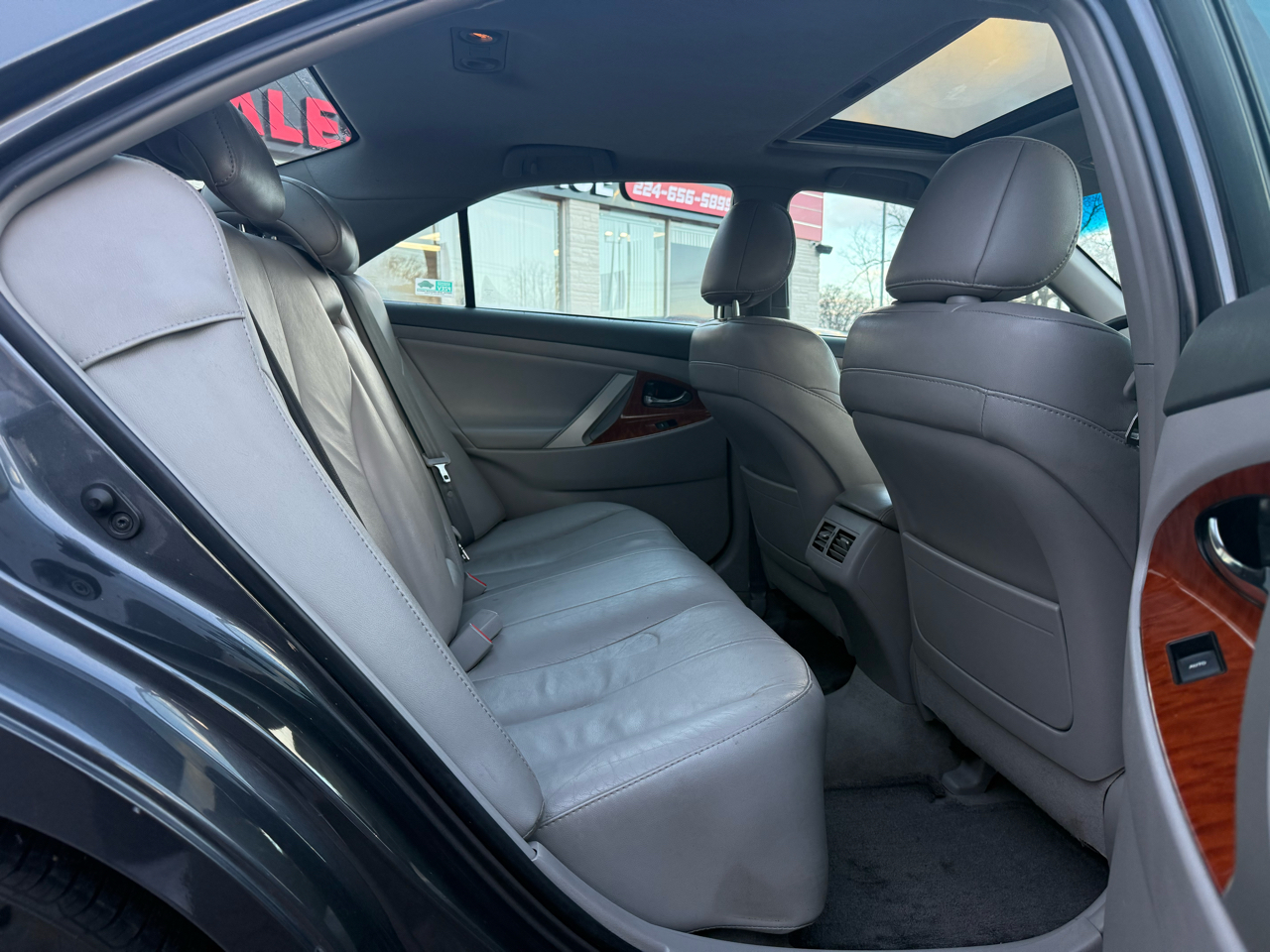 Toyota Camry Hybrid Sedan 2011