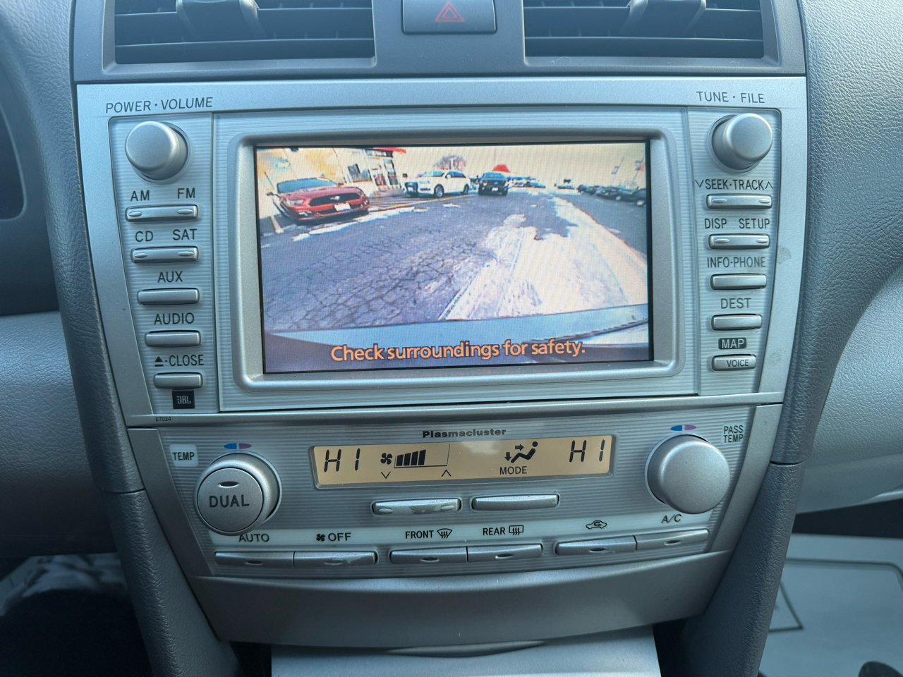 Toyota Camry Hybrid Sedan 2011