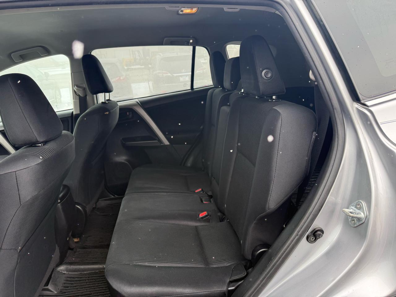 Toyota RAV4 LE AWD 2017