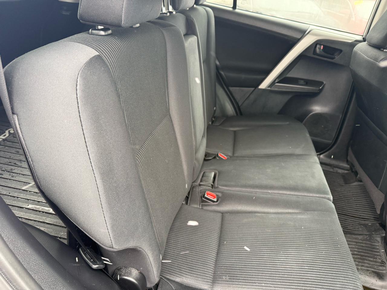 Toyota RAV4 LE AWD 2017