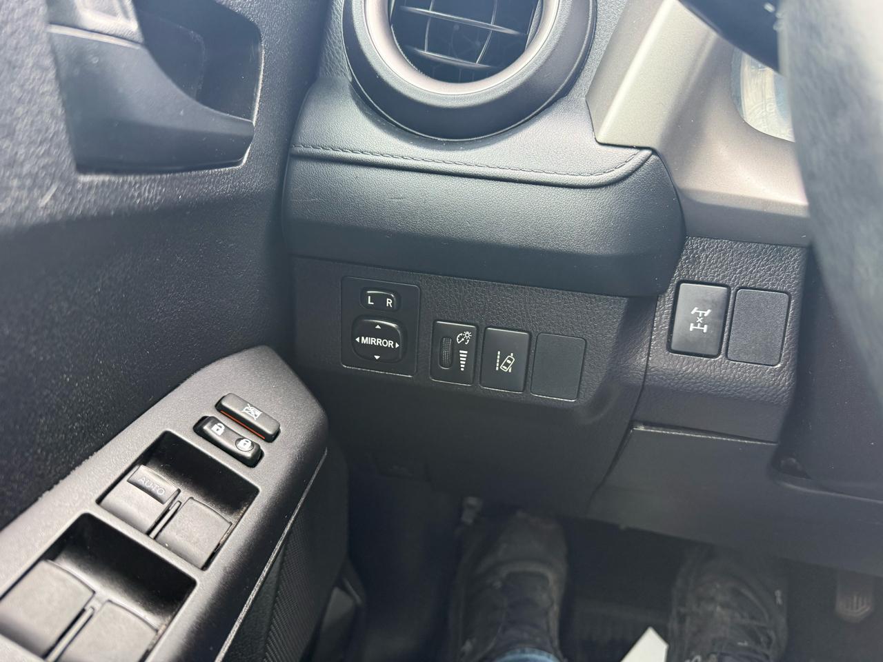 Toyota RAV4 LE AWD 2017