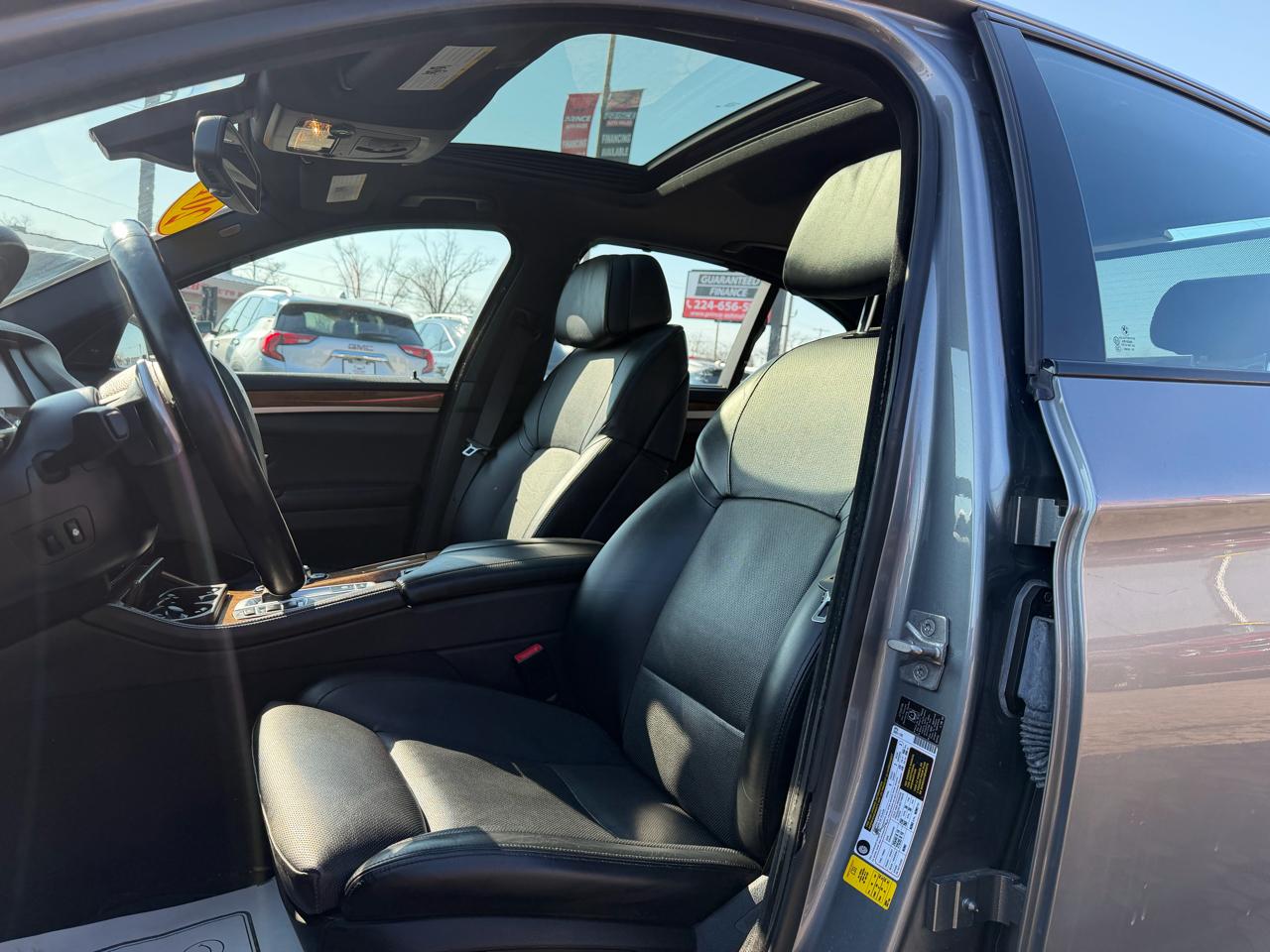 BMW 5-Series 550i 2012