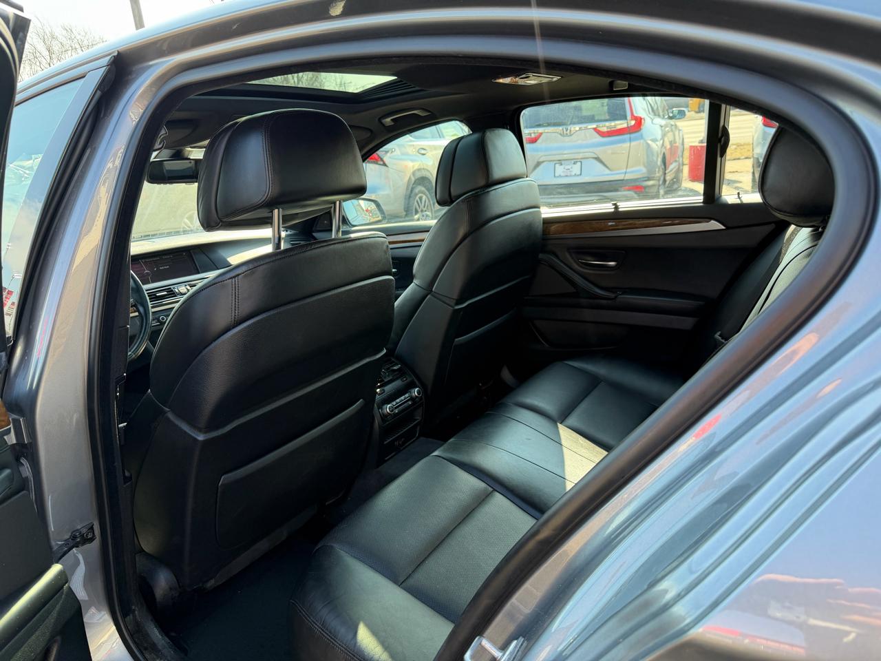 BMW 5-Series 550i 2012