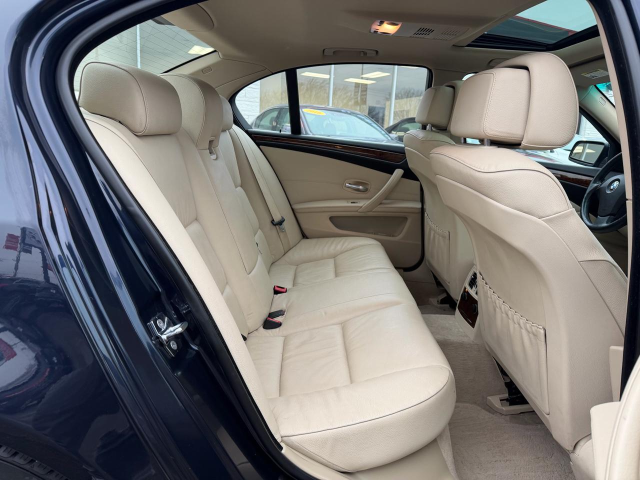 BMW 5-Series 528xi 2009