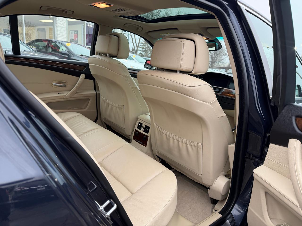 BMW 5-Series 528xi 2009