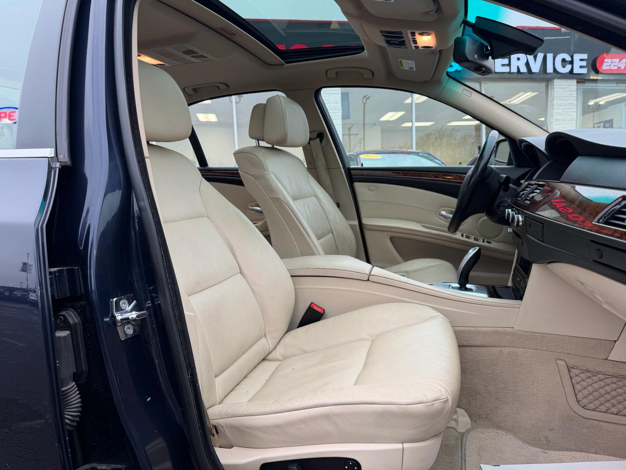 BMW 5-Series 528xi 2009