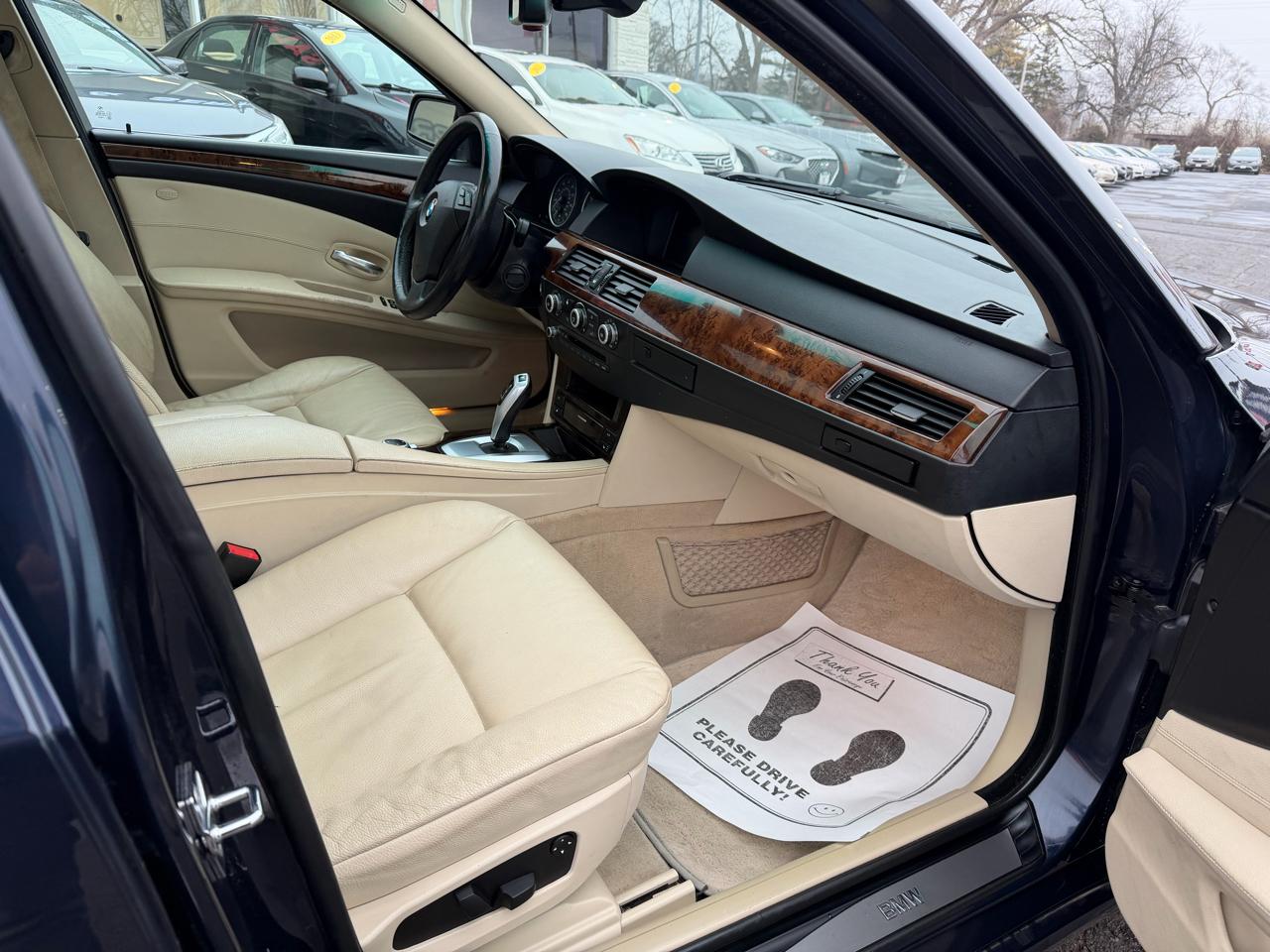 BMW 5-Series 528xi 2009