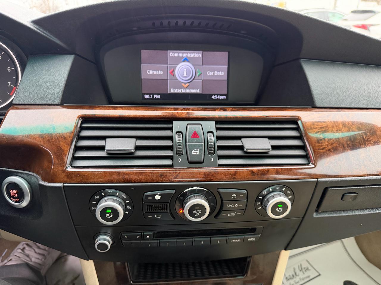 BMW 5-Series 528xi 2009