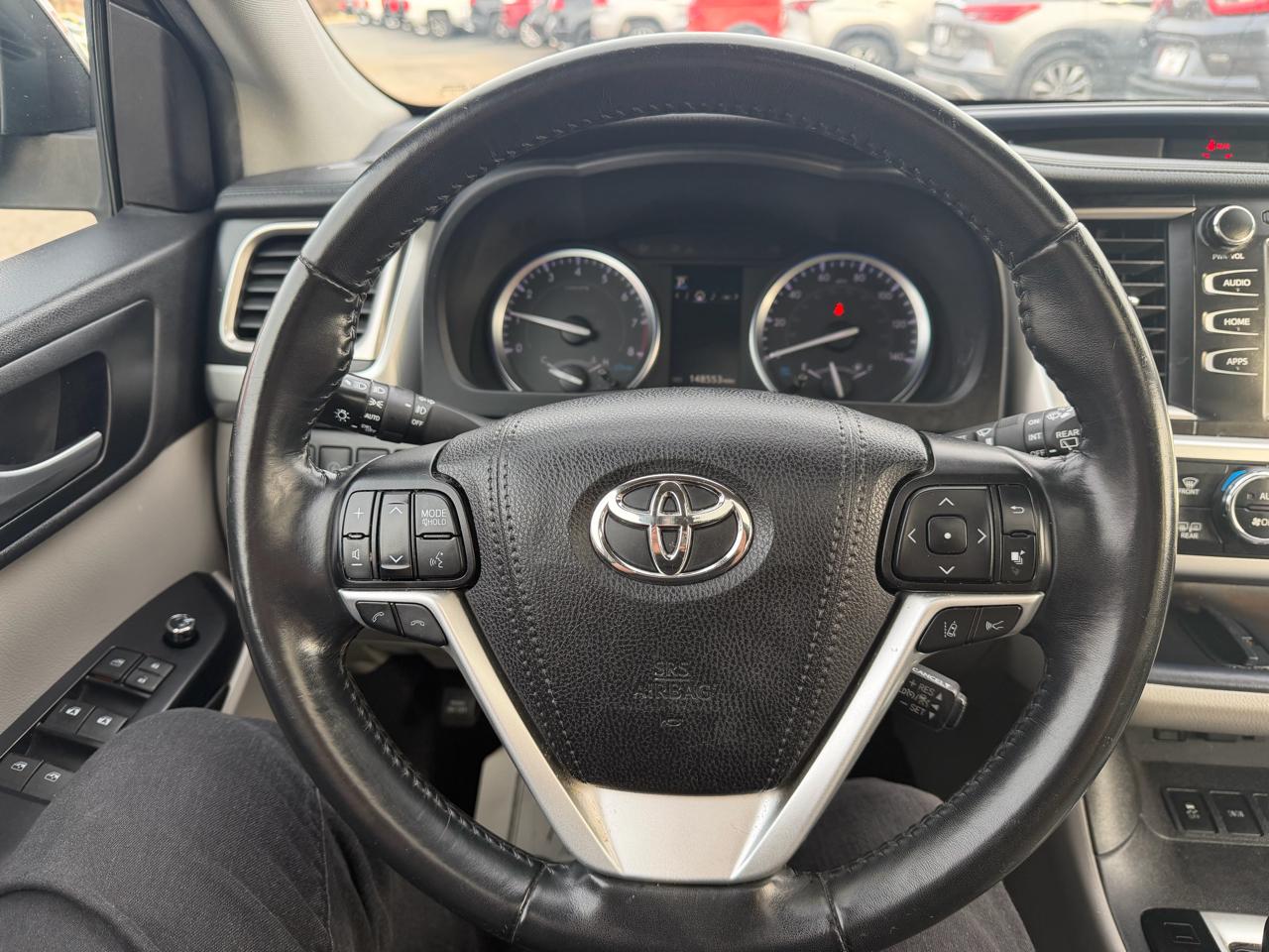 Toyota Highlander XLE AWD V6 2019