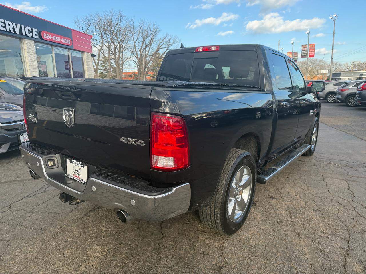 RAM 1500 SLT Crew Cab SWB 4WD 2017