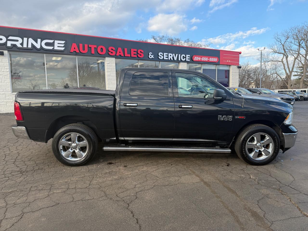 RAM 1500 SLT Crew Cab SWB 4WD 2017