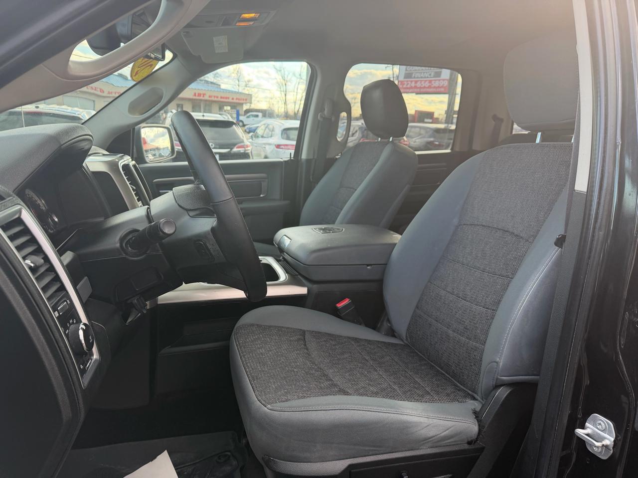 RAM 1500 SLT Crew Cab SWB 4WD 2017