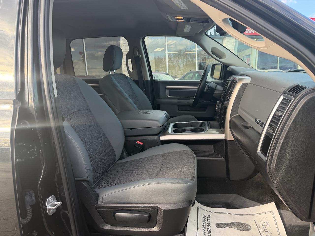 RAM 1500 SLT Crew Cab SWB 4WD 2017