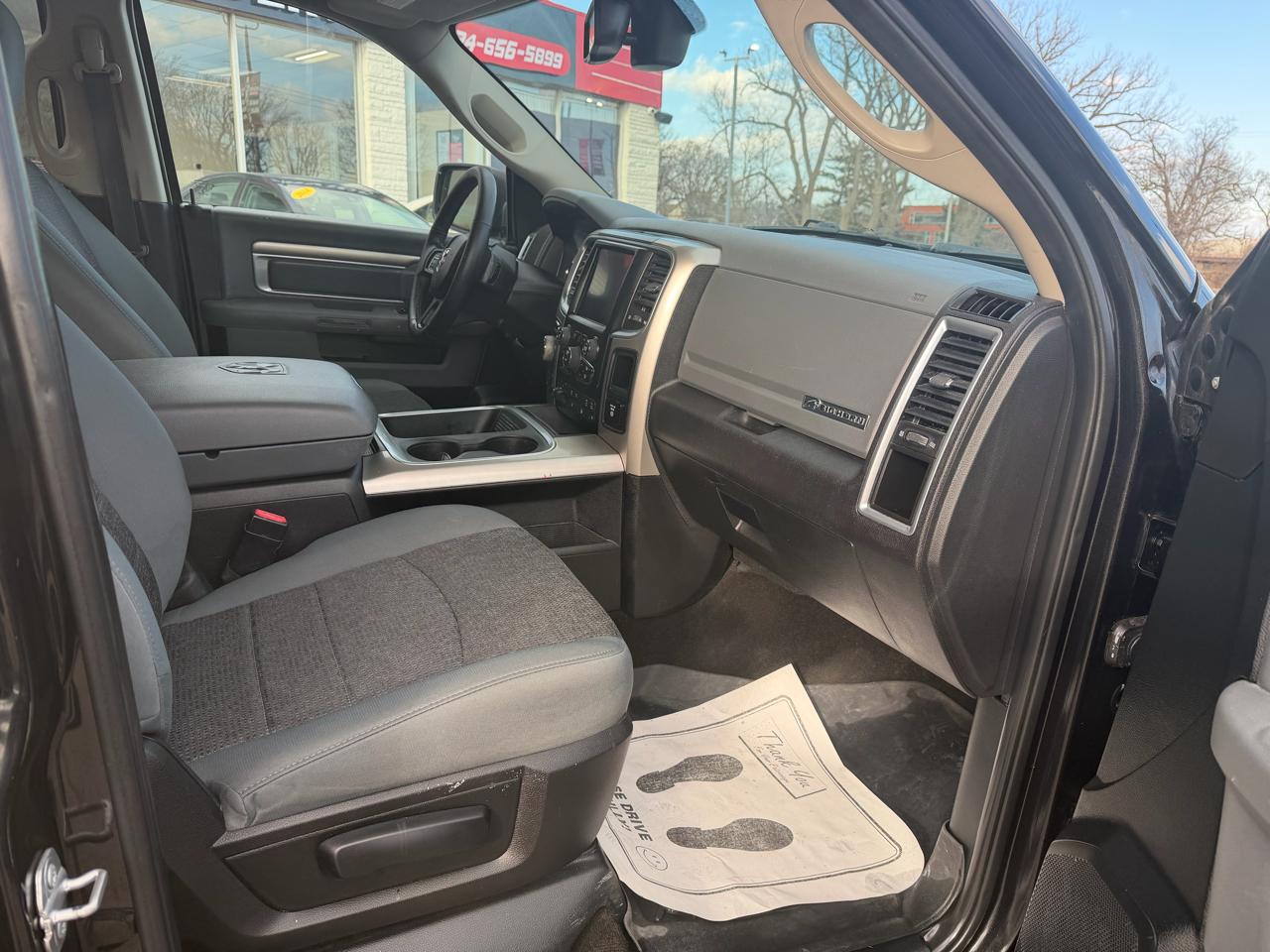 RAM 1500 SLT Crew Cab SWB 4WD 2017