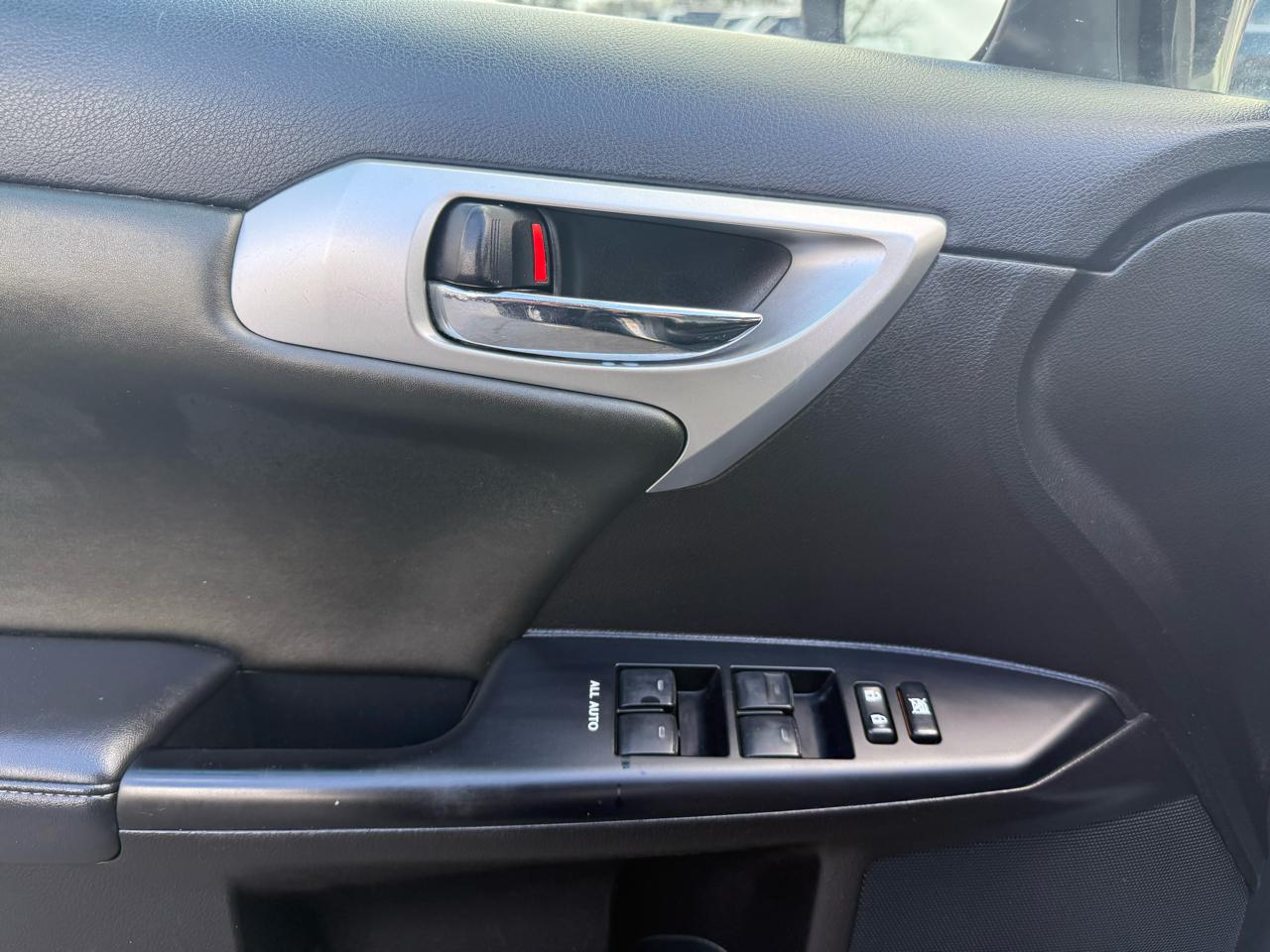 Lexus CT 200h Base 2012