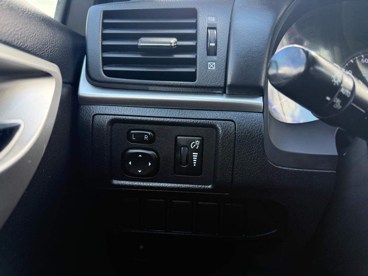 Lexus CT 200h Base 2012