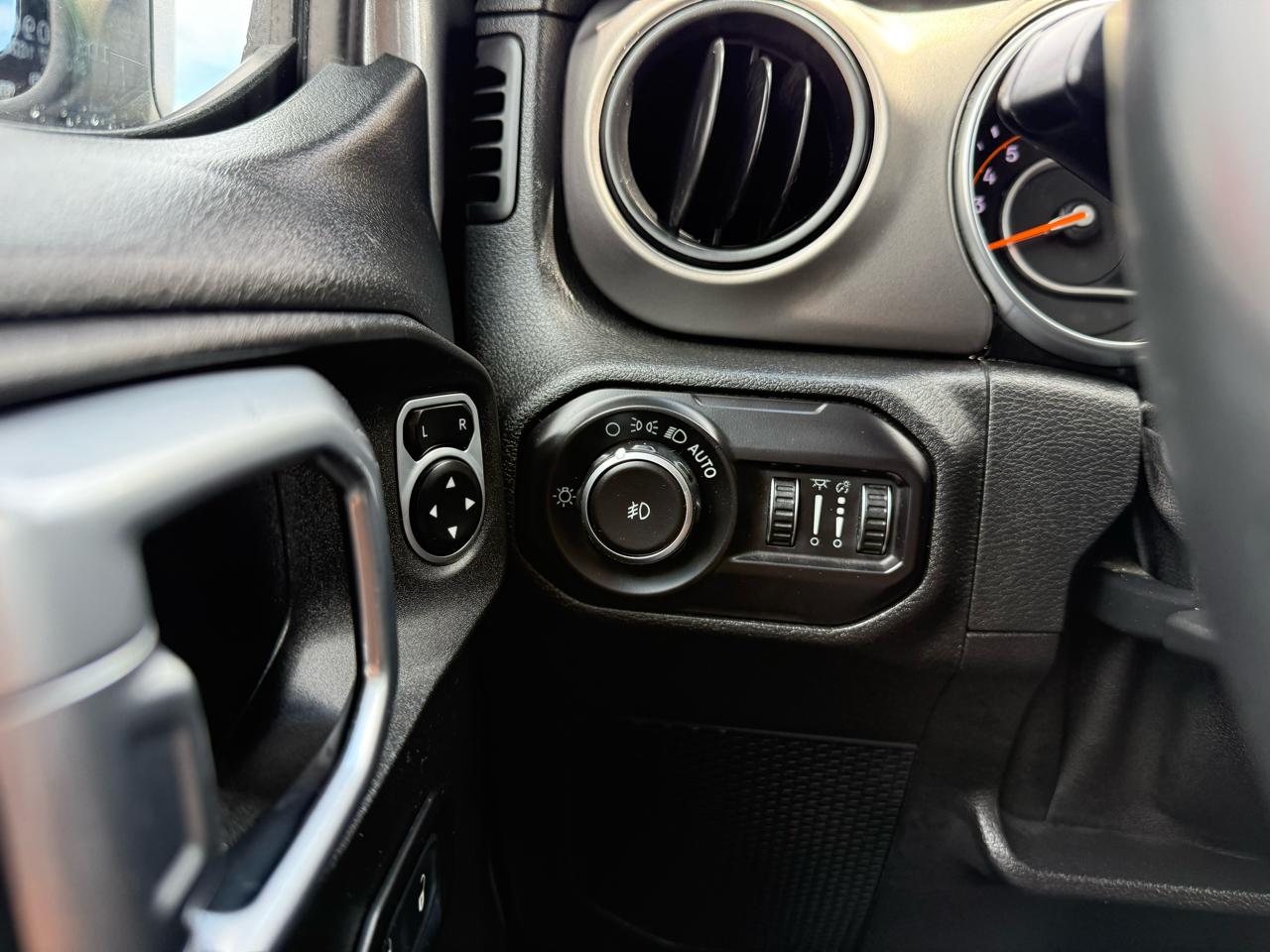 Jeep Wrangler Unlimited Sport 2018