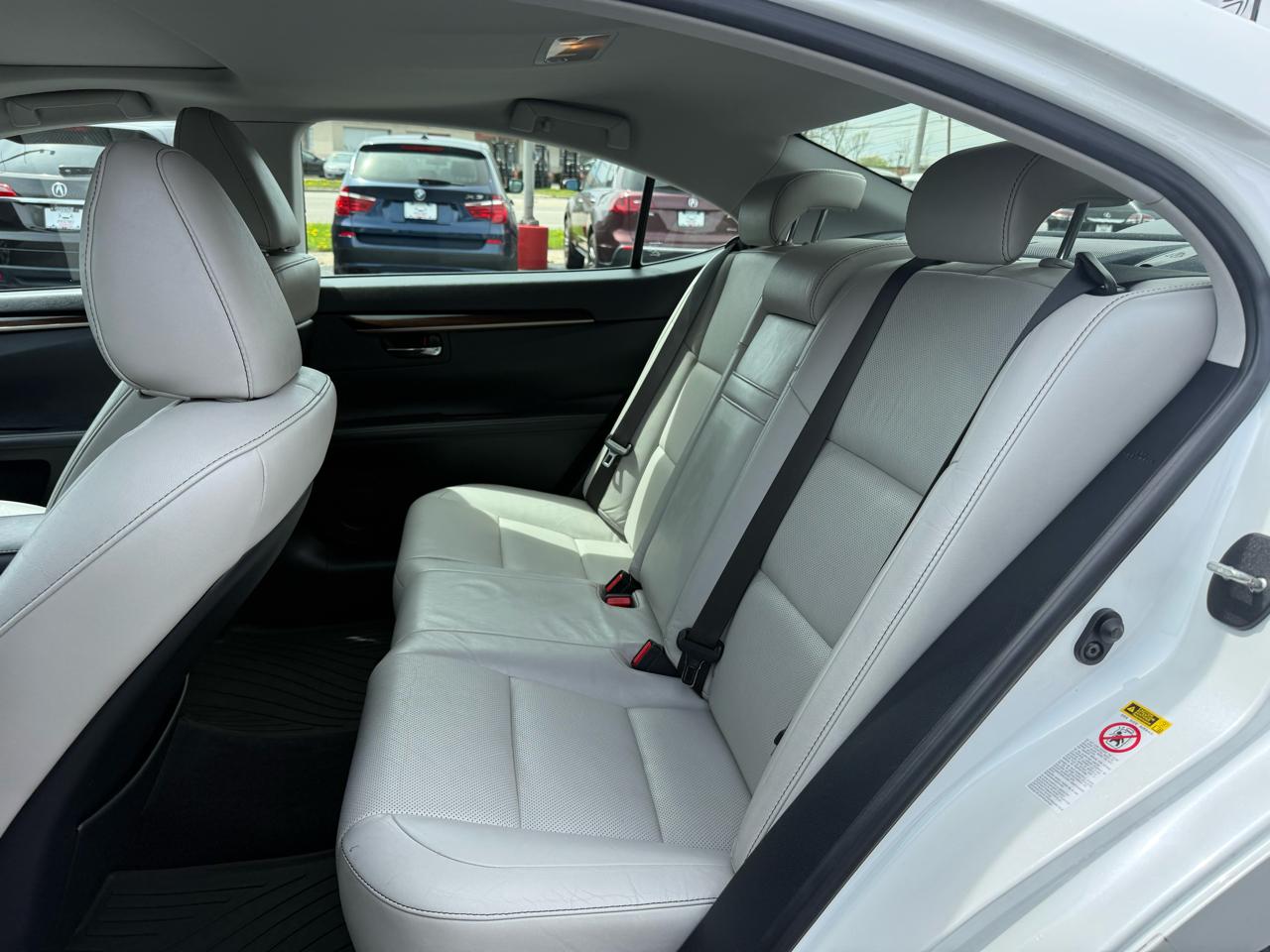 Lexus ES 350 Sedan 2013