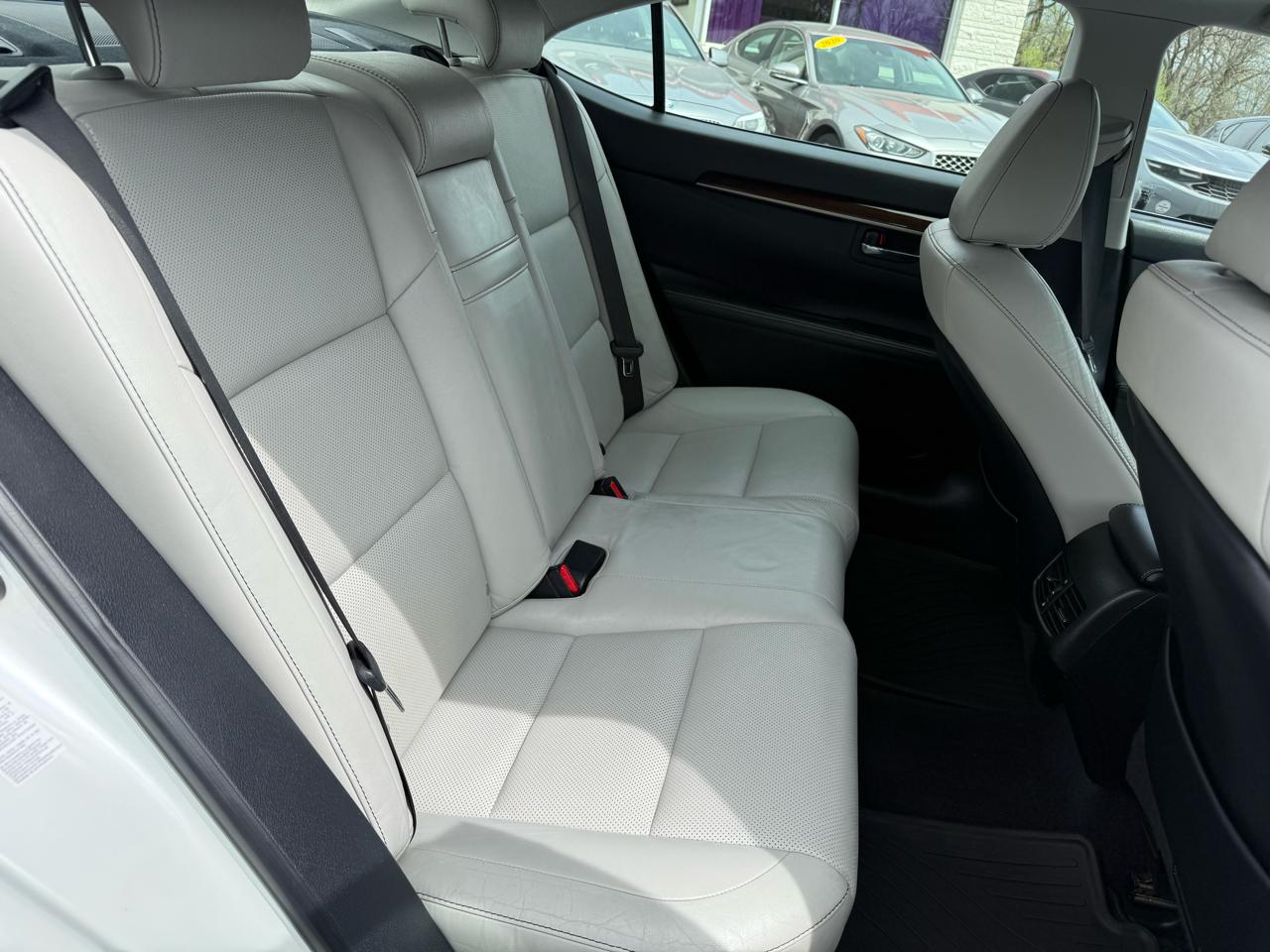 Lexus ES 350 Sedan 2013