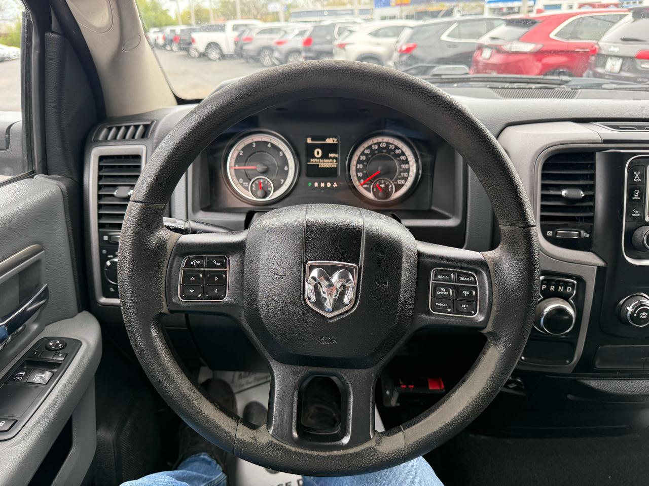 RAM 1500 2WD Reg Cab 140.5" Tradesman 2017